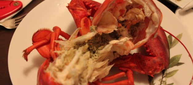 랍스터의 캐비어 내장 . Lobster Tomalley , it is a delicacy . lobster’s cavair.